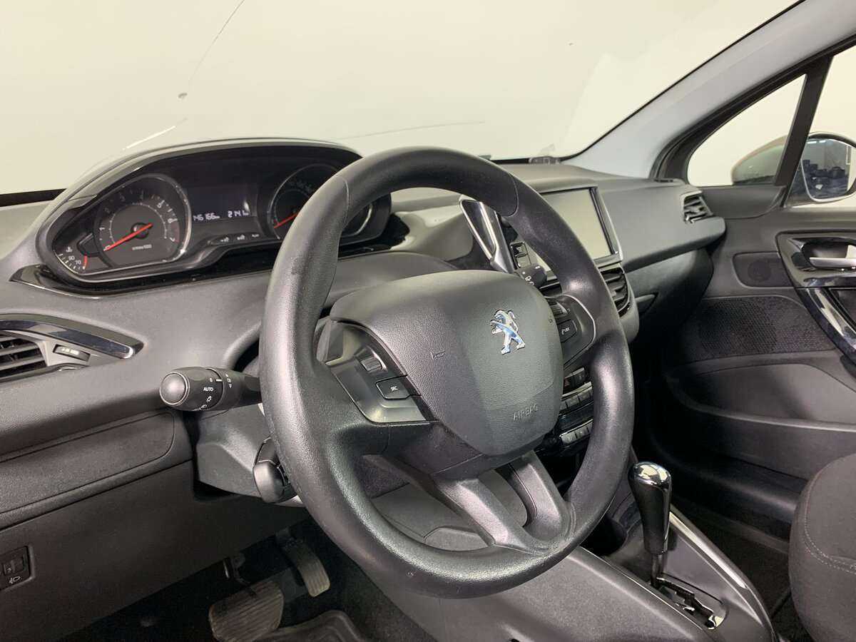 Купить Peugeot 208, 2013, 146 165 км, фото №9