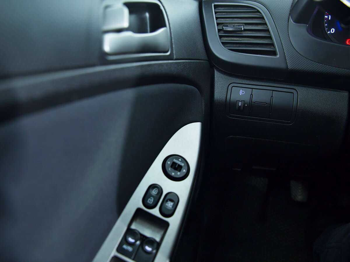 Купить Hyundai Solaris, 2015, 187 312 км, фото №12