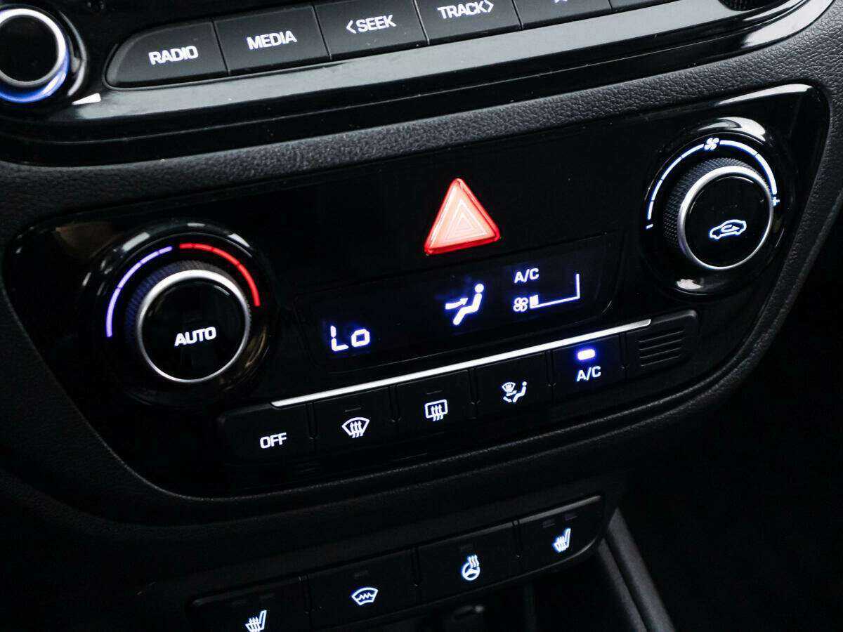 Купить Hyundai Solaris, 2021, 63 849 км, фото №16