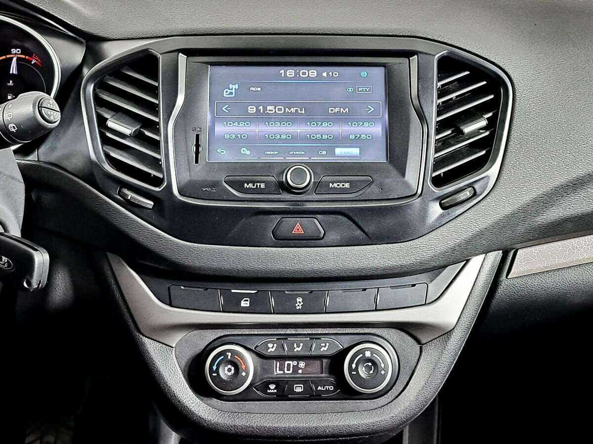 Купить Lada (ВАЗ) Vesta SW, 2018, 139 100 км, фото №13