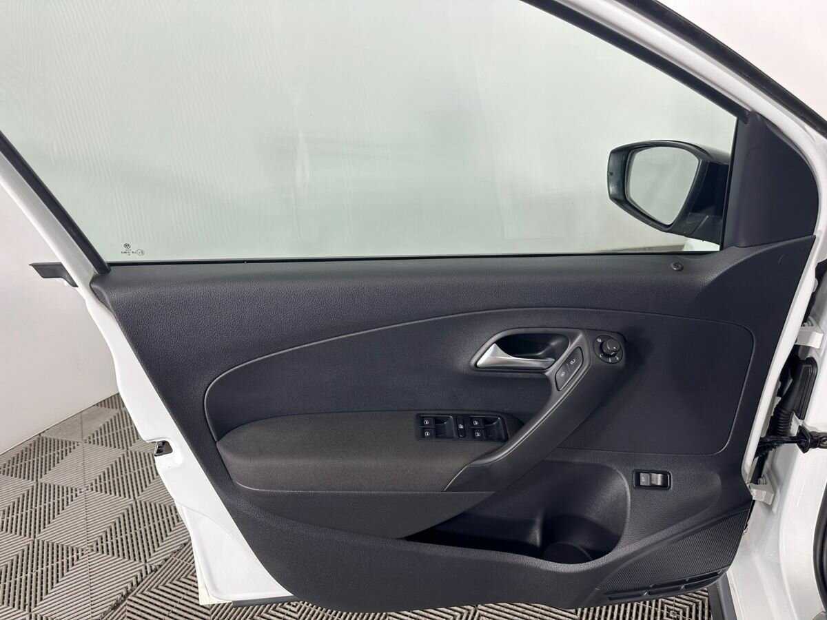 Купить Volkswagen Polo, 2018, 170 000 км, фото №8