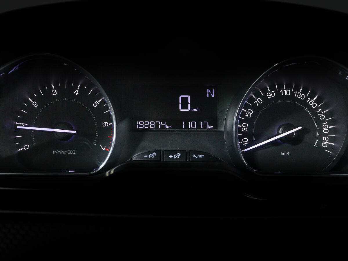 Купить Peugeot 2008, 2014, 192 873 км, фото №9