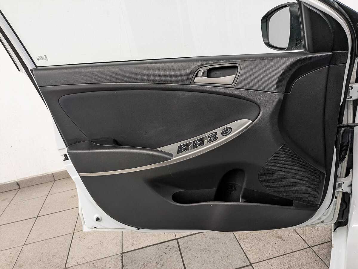 Купить Hyundai Solaris, 2015, 90 379 км, фото №17