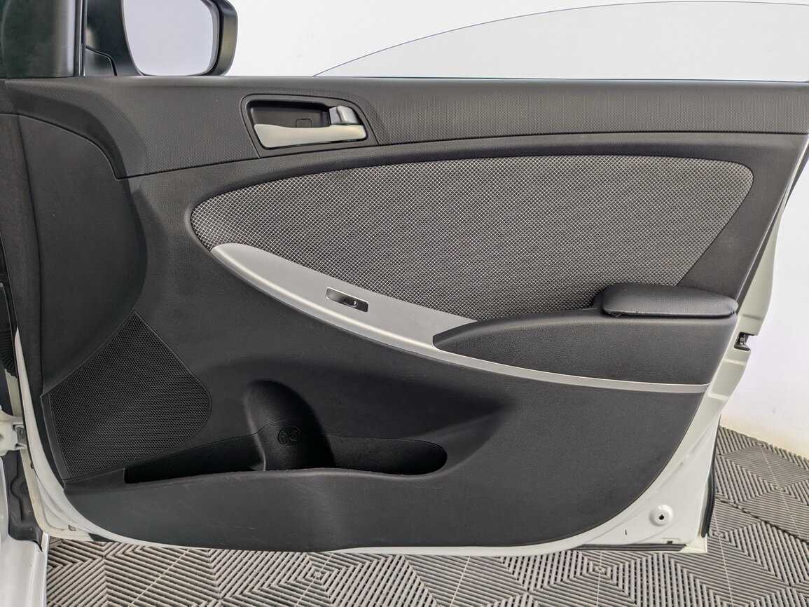 Купить Hyundai Solaris, 2013, 201 000 км, фото №19