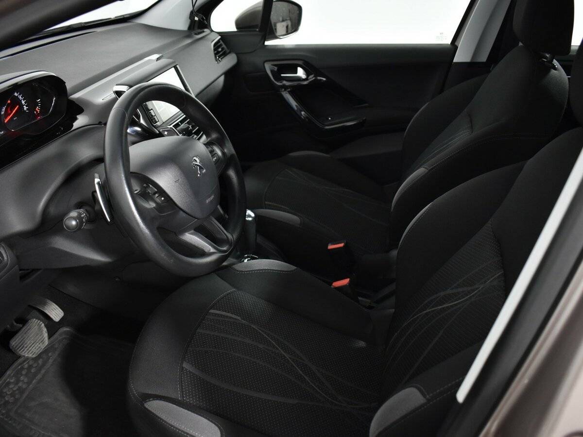 Купить Peugeot 208, 2014, 130 000 км, фото №9